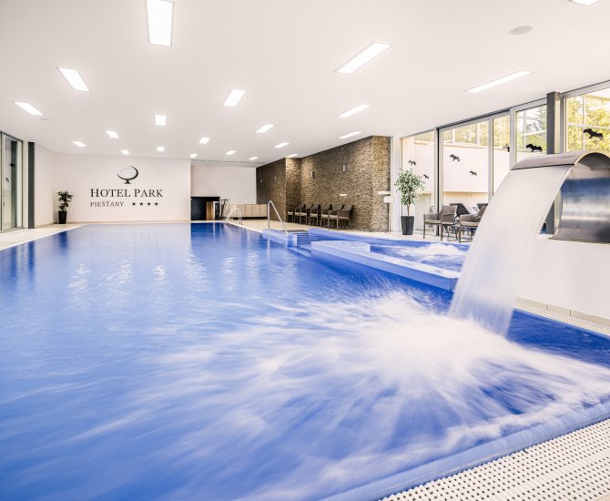 Schwimmbecken