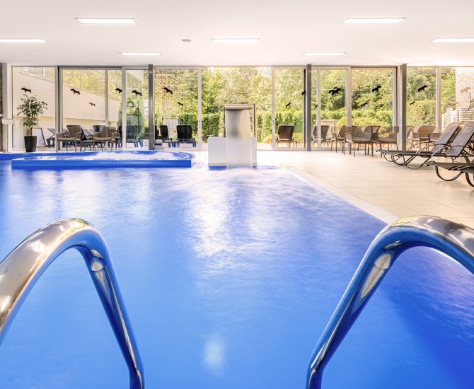 Schwimmbecken