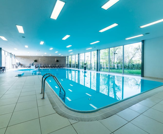 Schwimmbecken