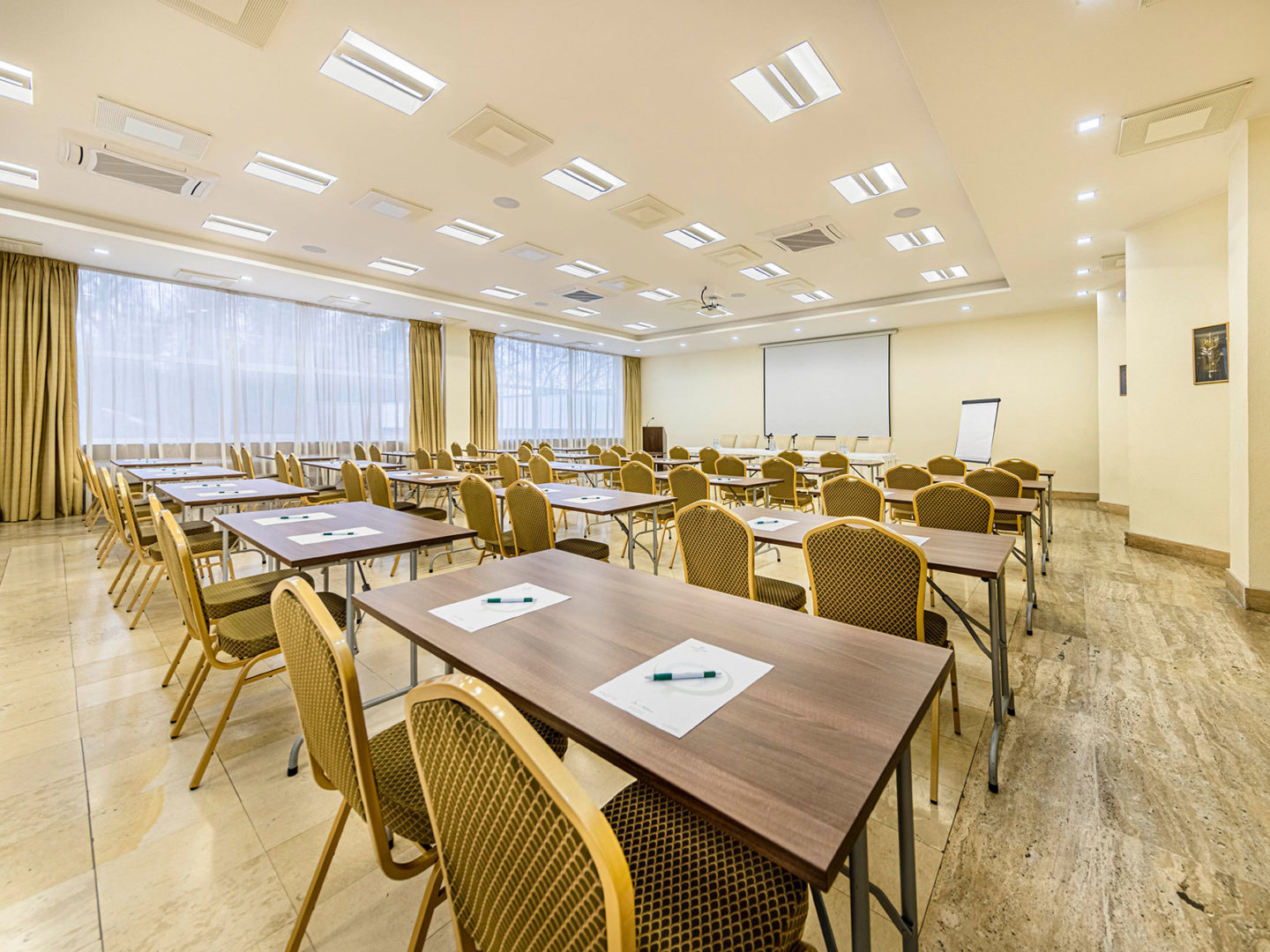 Konferencie, kongresy, školenia ...