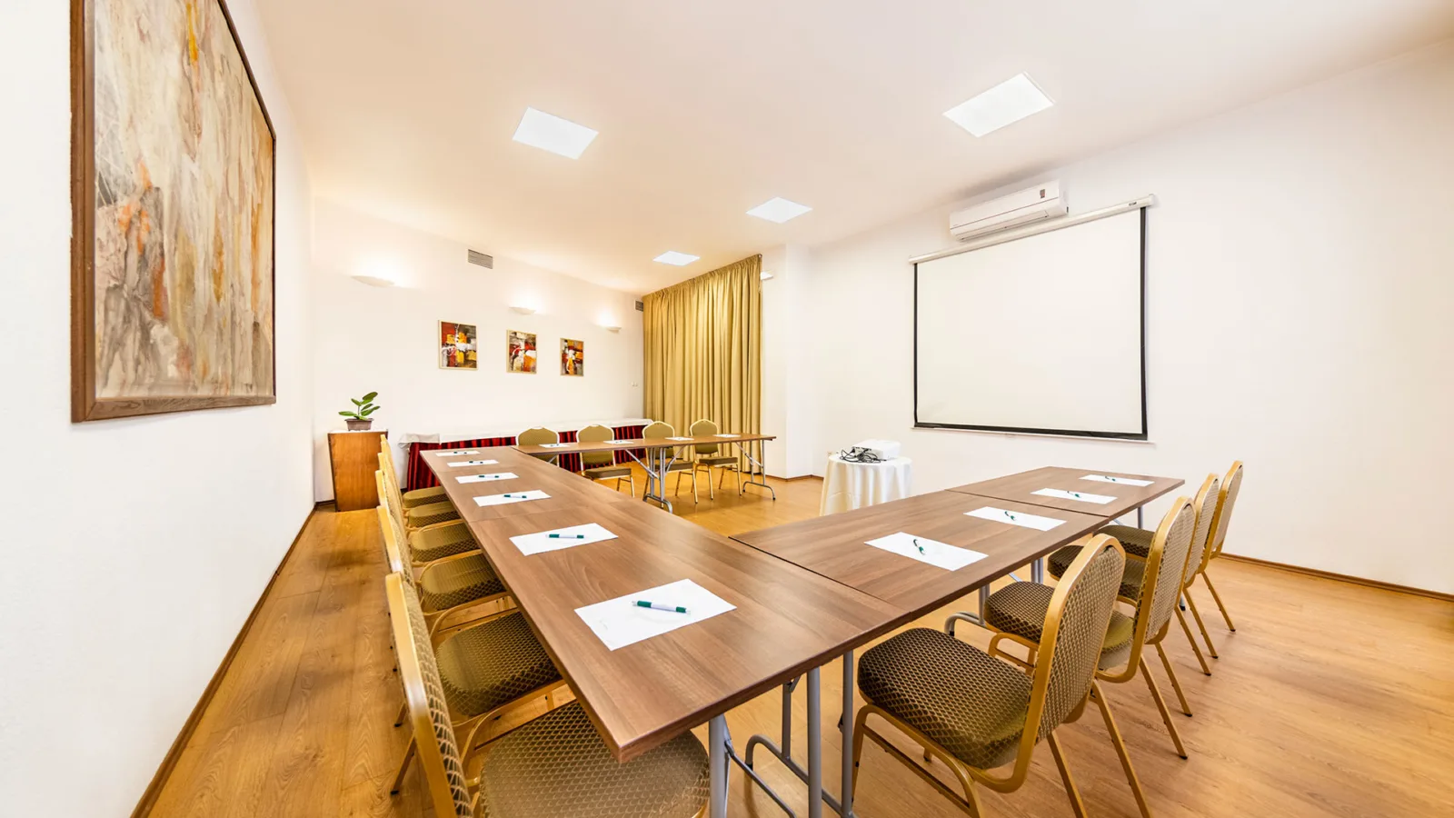 Konferencie