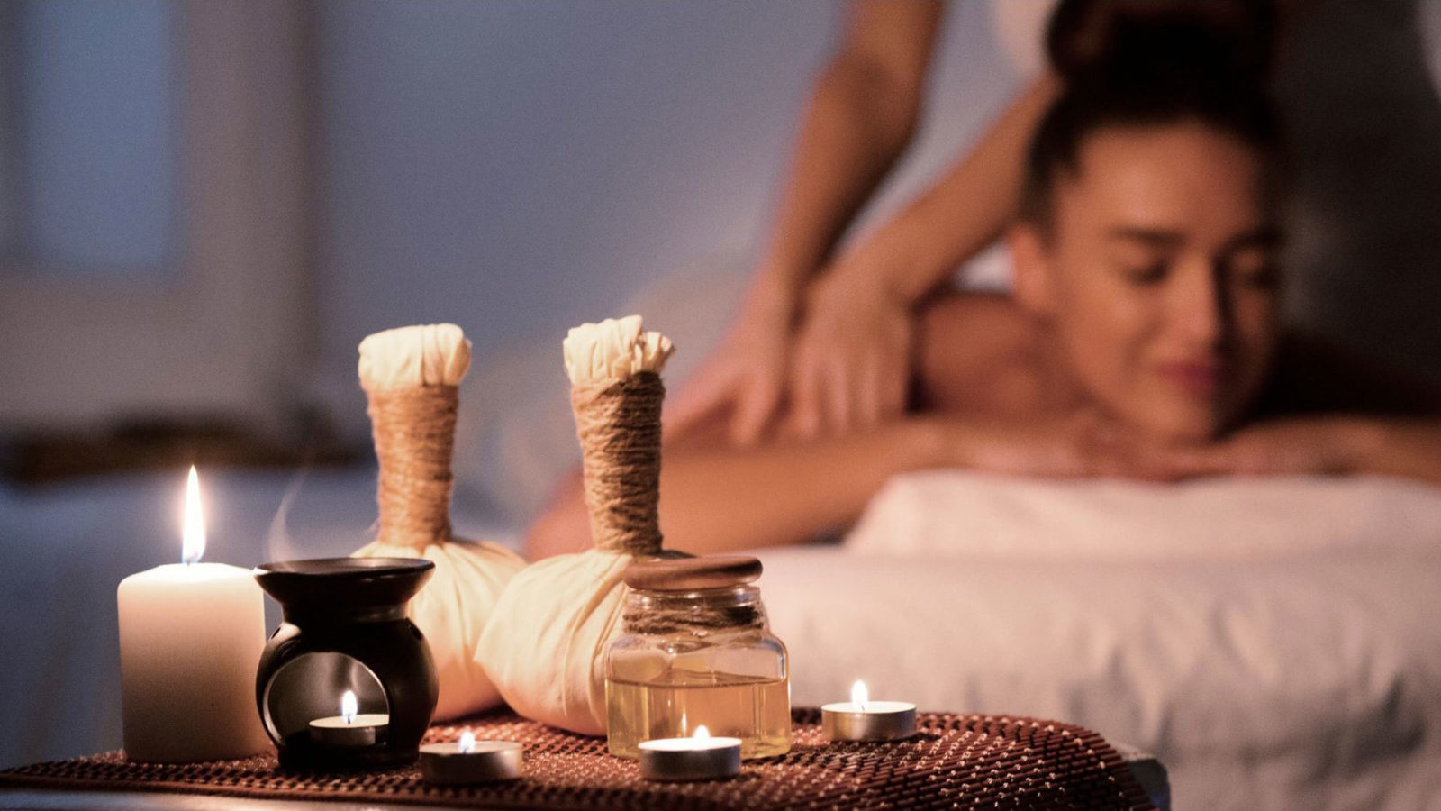 Horúca bylinná masáž