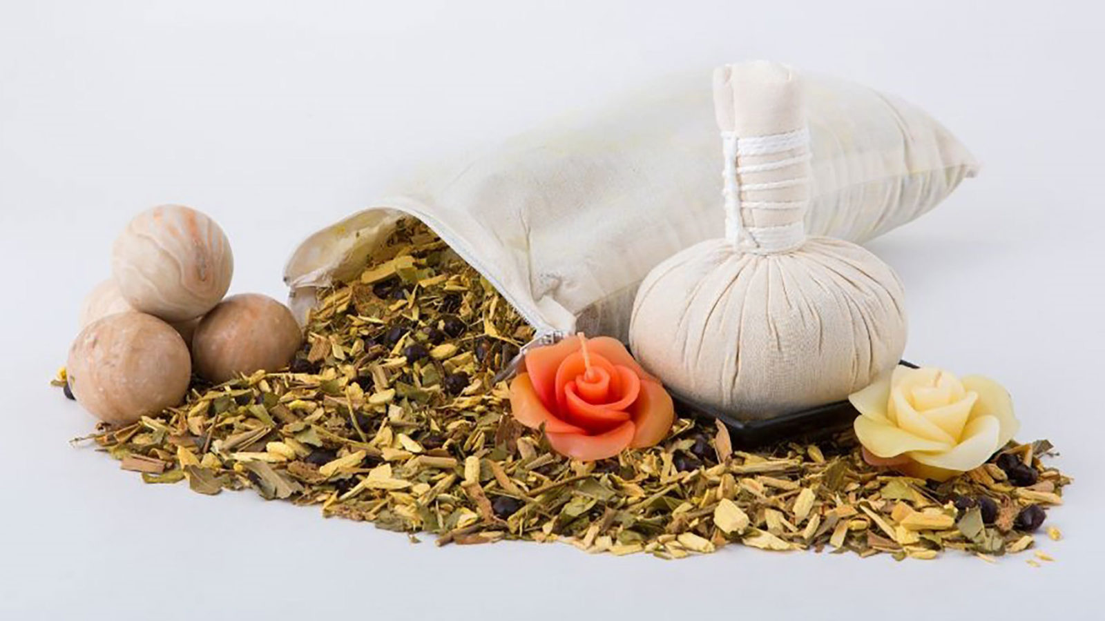 Horúca bylinná masáž