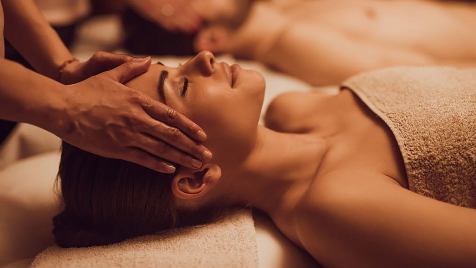 Masáž šije, hlavy a tváre