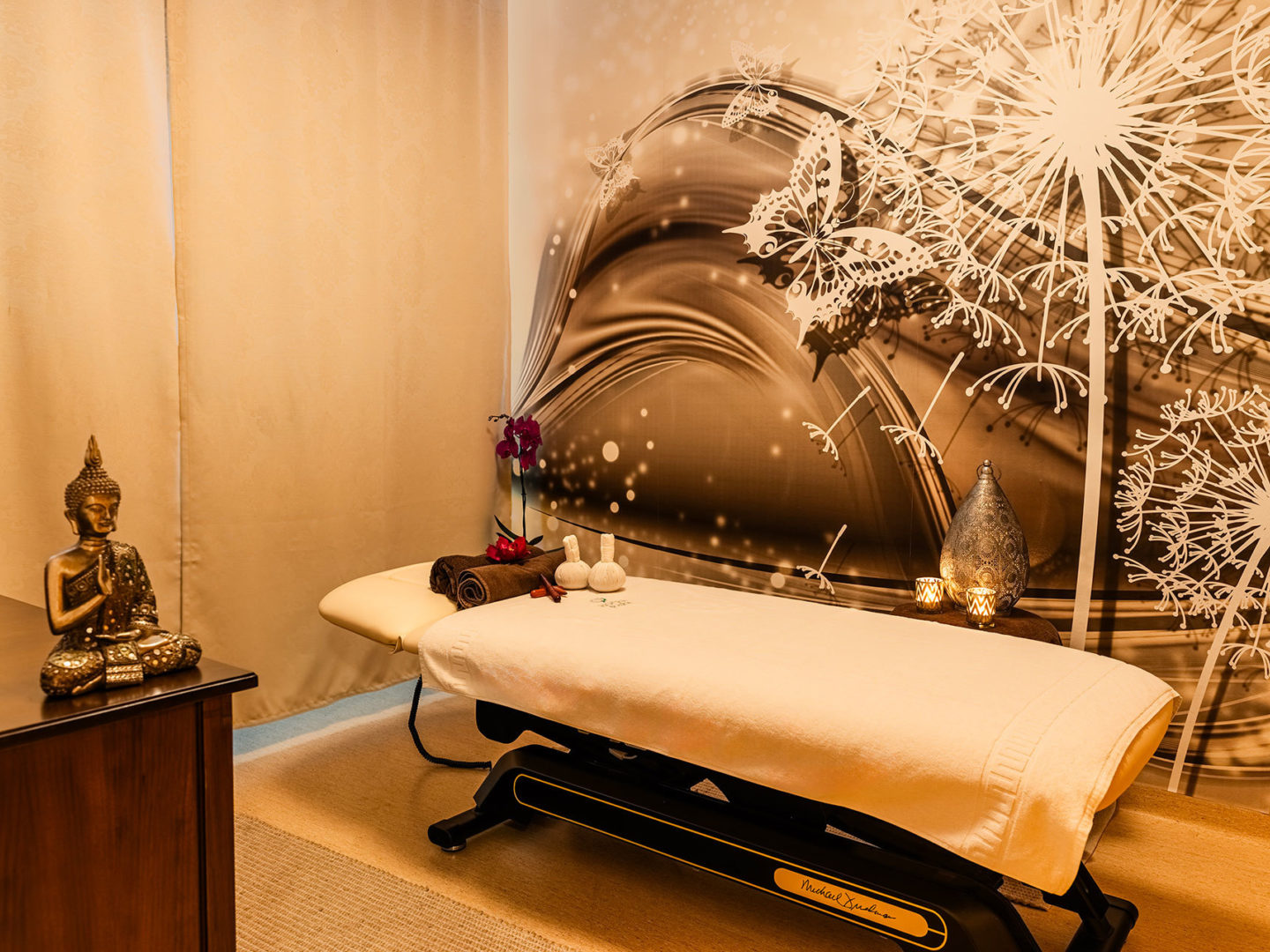 Horúca bylinná masáž