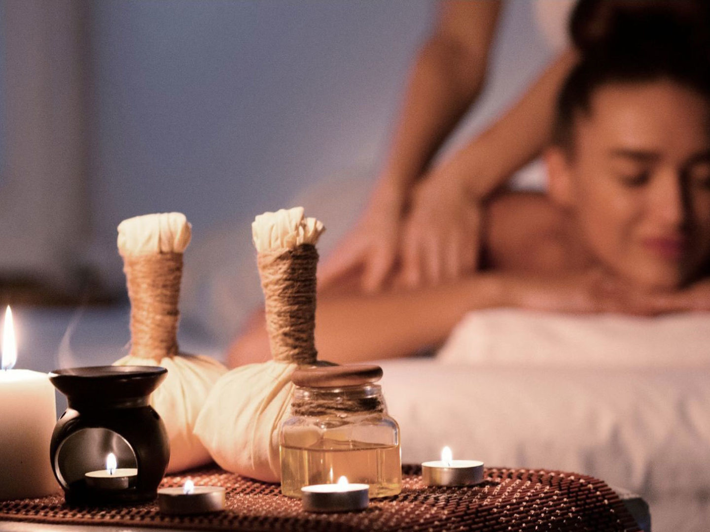 Horúca bylinná masáž