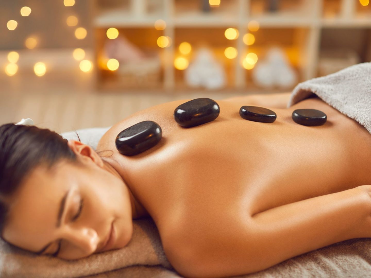 Masáž lávovými kameňmi