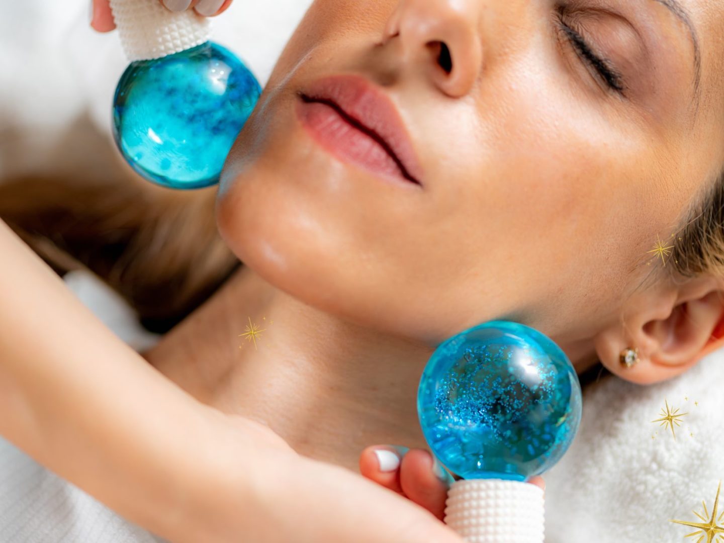 Masáž tváre ľadovými guľami